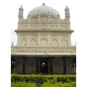 3824215-GUMBAZ_BULIT_BY_TURKISH_CRAFTSMEN-Shrirangapattana.jpg
